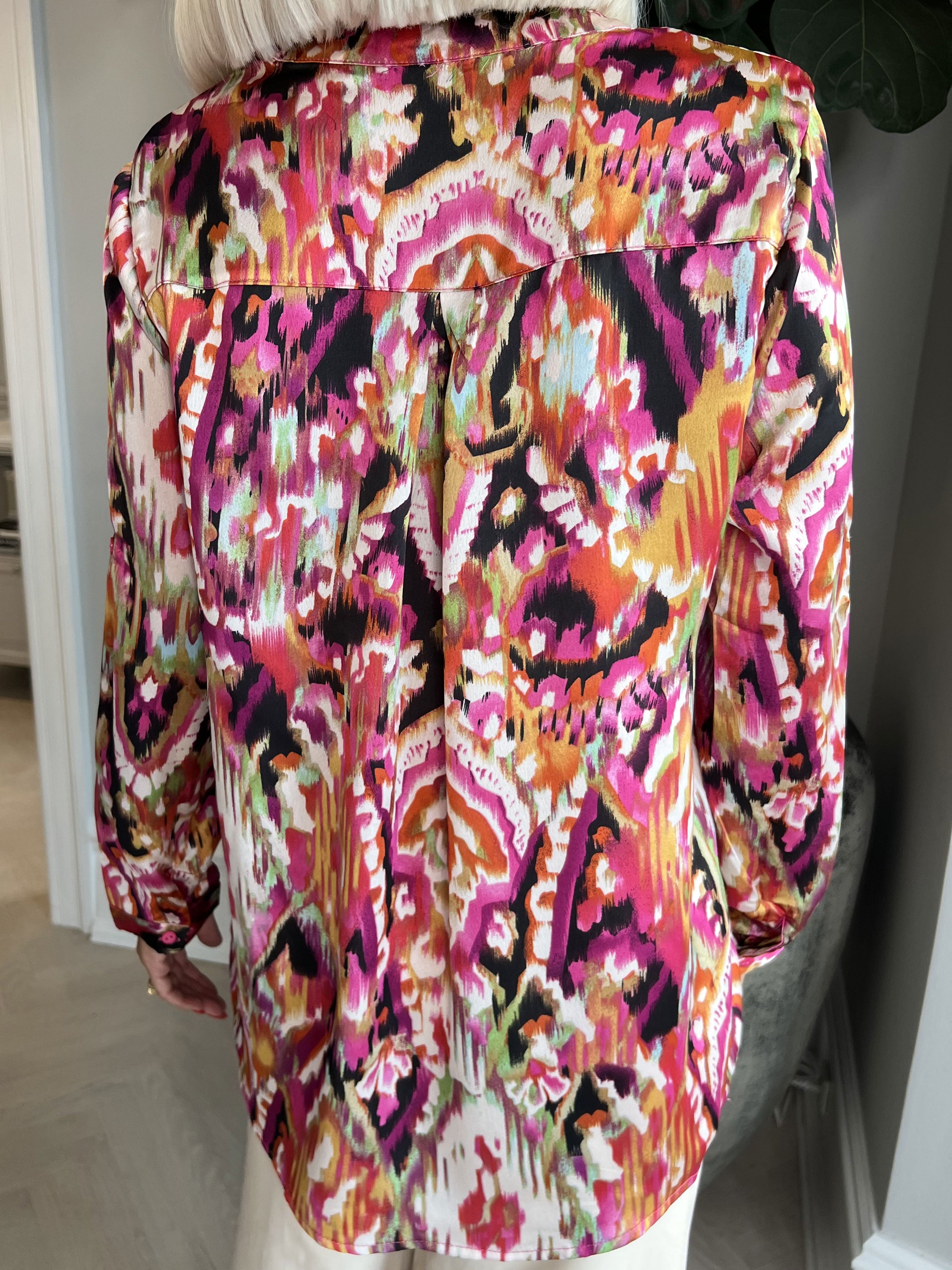 Leona - Mångfärgad mönstrad skjorta i silkeslook - Pink